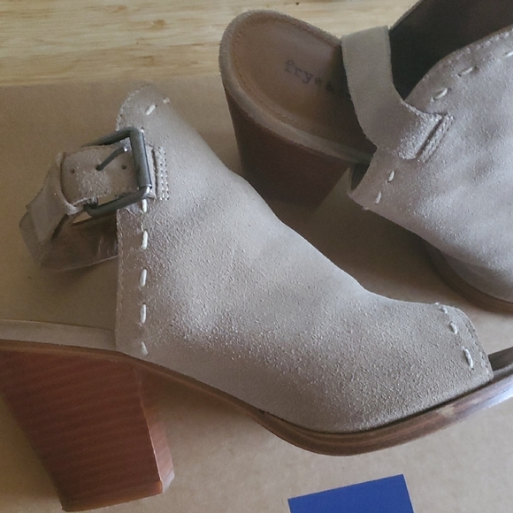 FRYE & CO Elegant Tan Women's Shoes - Picture 6 of 11